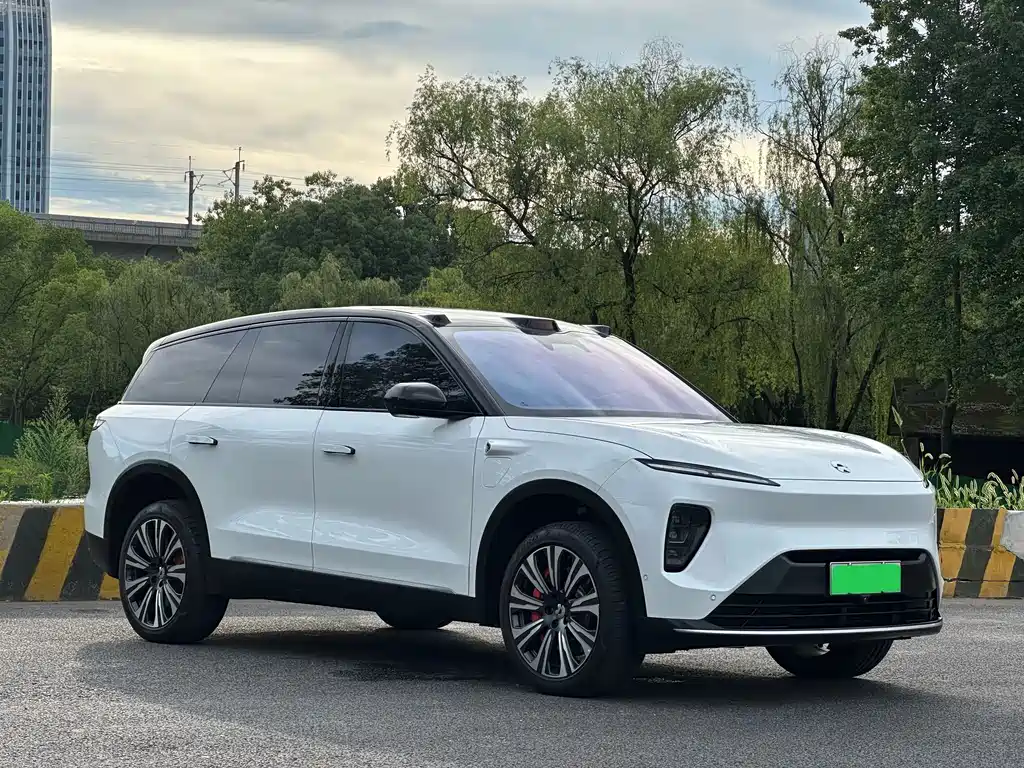 NIO ES8 2023