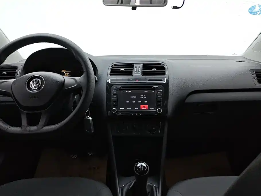 Volkswagen Polo 2015 — фото 13