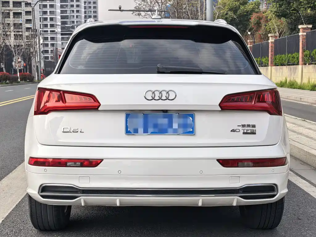 Audi Q5L 2018 — фото 15