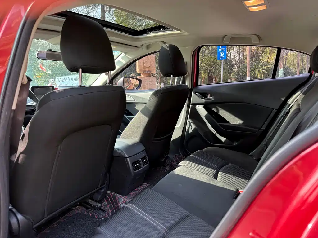 Mazda 3 Axela 2019 — фото 13