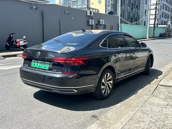 Volkswagen Passat Plug-In Hybrid 2021