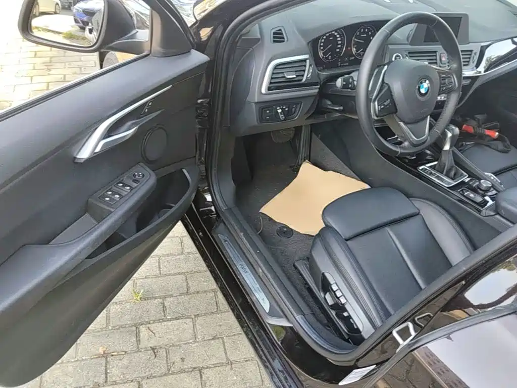 BMW 1 Series 2018 — фото 16