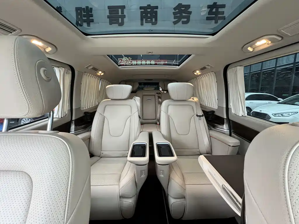 Mercedes-Benz V-Class 2023 — фото 7
