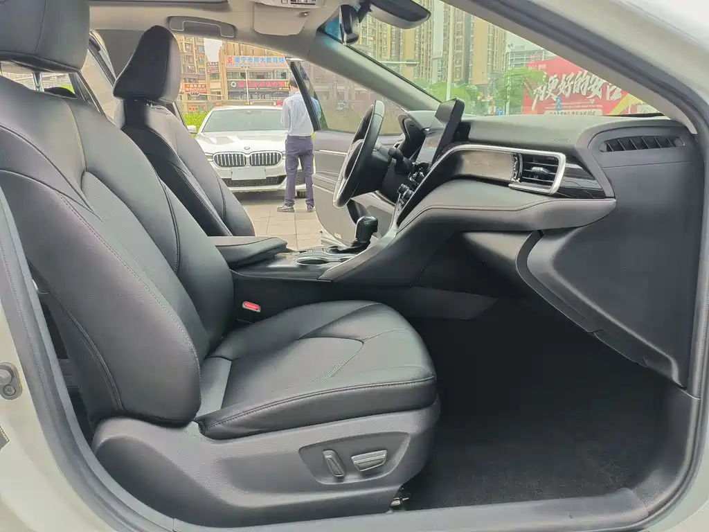 Toyota Camry 2021 — фото 11