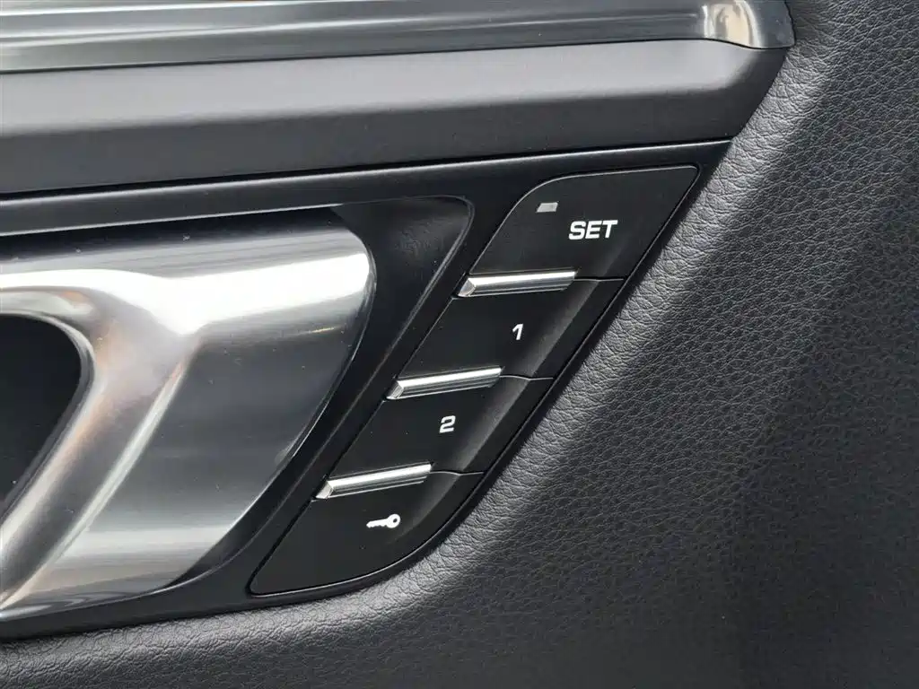 Porsche Macan 2024 — фото 17