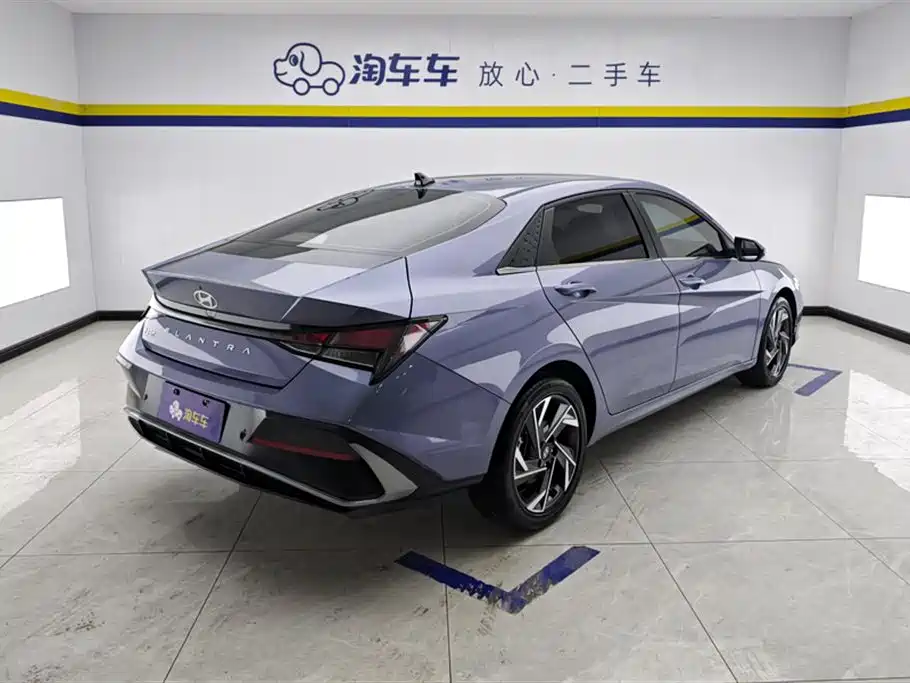 Hyundai Elantra 2025 — фото 3