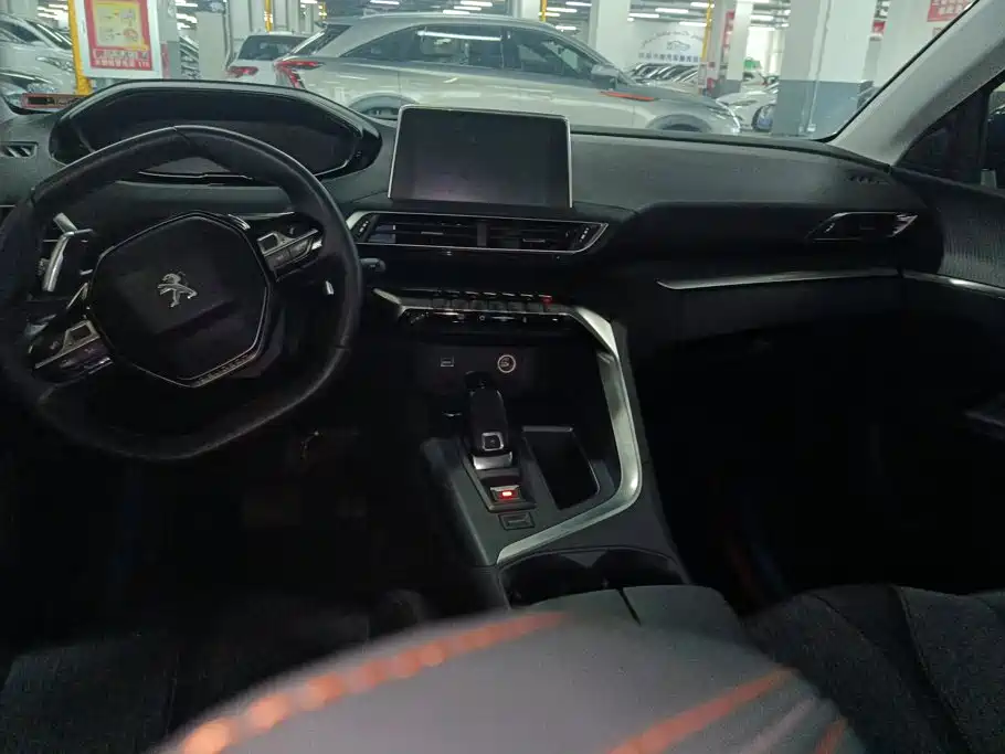 Peugeot 5008 2017 — фото 12