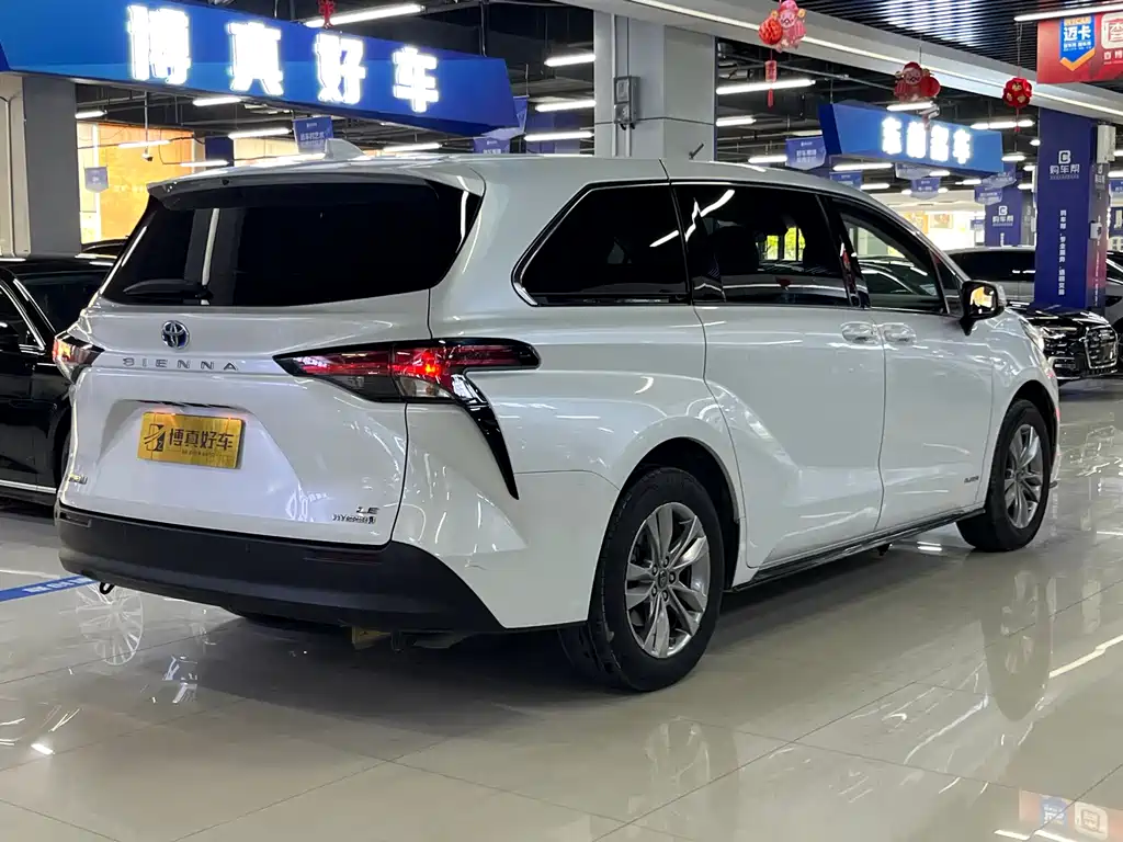 Toyota Sienna 2023 — фото 10