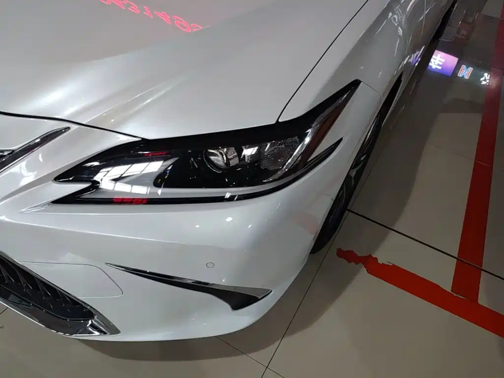 Lexus ES 2019 — фото 24