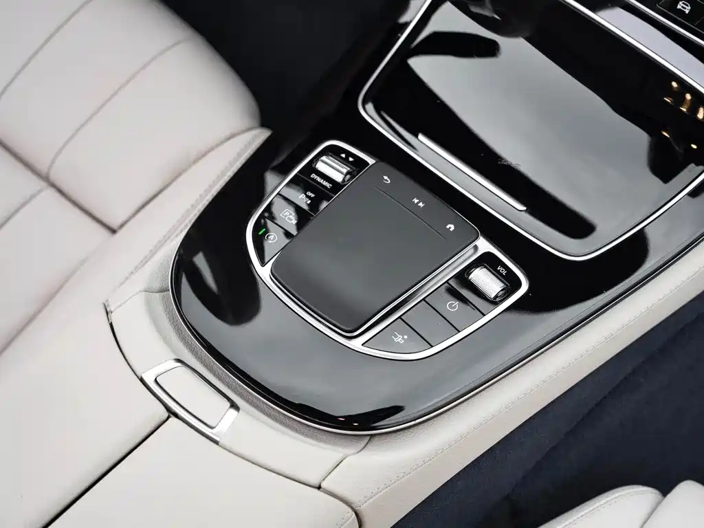 Mercedes-Benz E-Class 2022 — фото 13