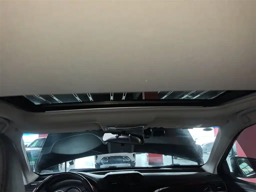 Toyota Camry 2017 — фото 14