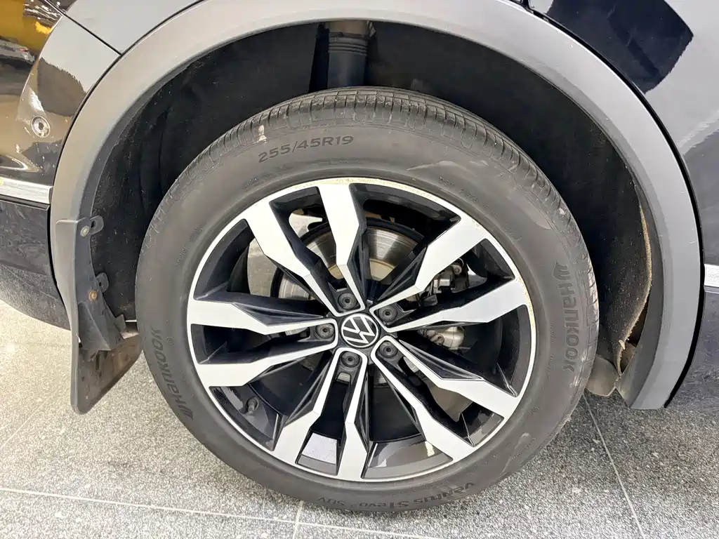 Volkswagen Tiguan L 2021 — фото 24