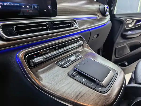 Mercedes-Benz V-Class 2024