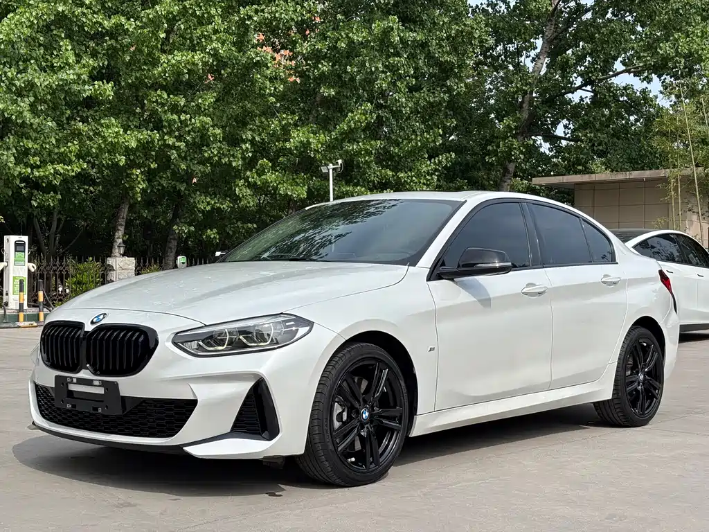 BMW 1 Series 2023 — фото 1