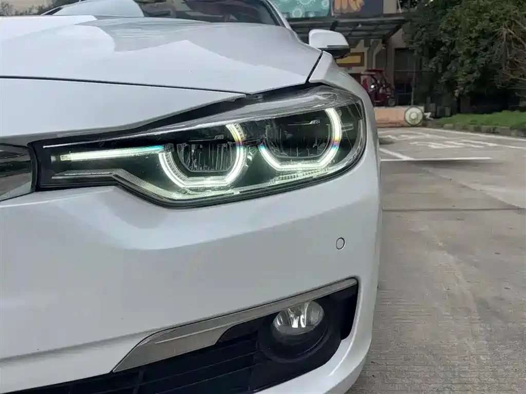 BMW 3 Series 2017 — фото 14