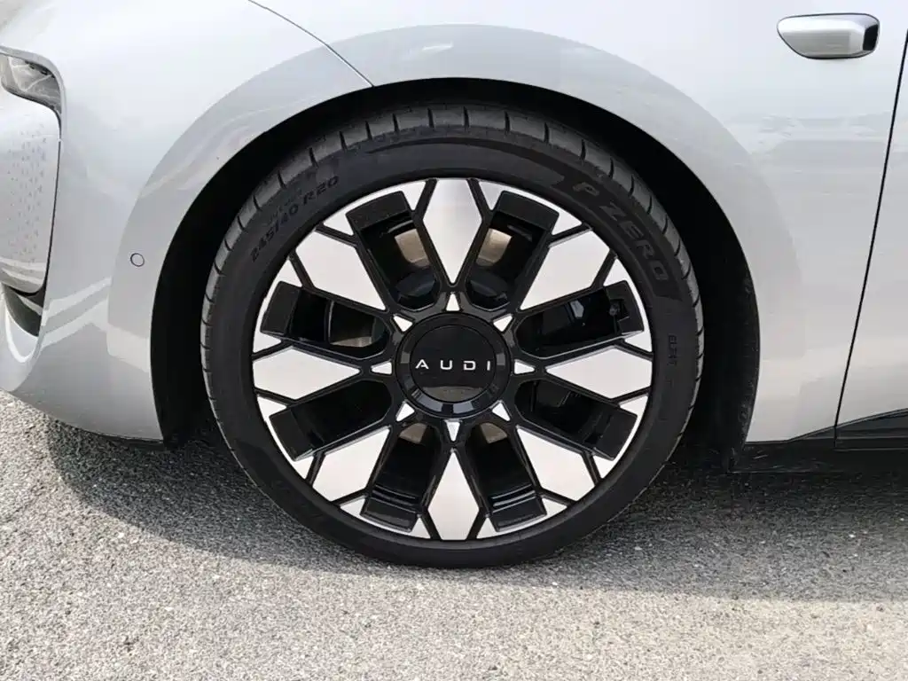 Audi E5 Sportback 2025 — фото 23