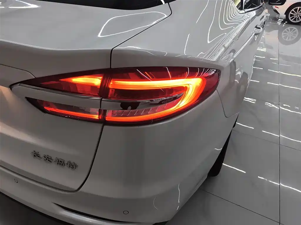 Ford Mondeo New Energy 2020 — фото 24