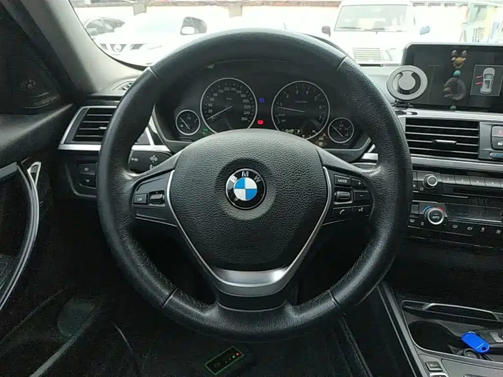 BMW 3 Series 2017 — фото 11