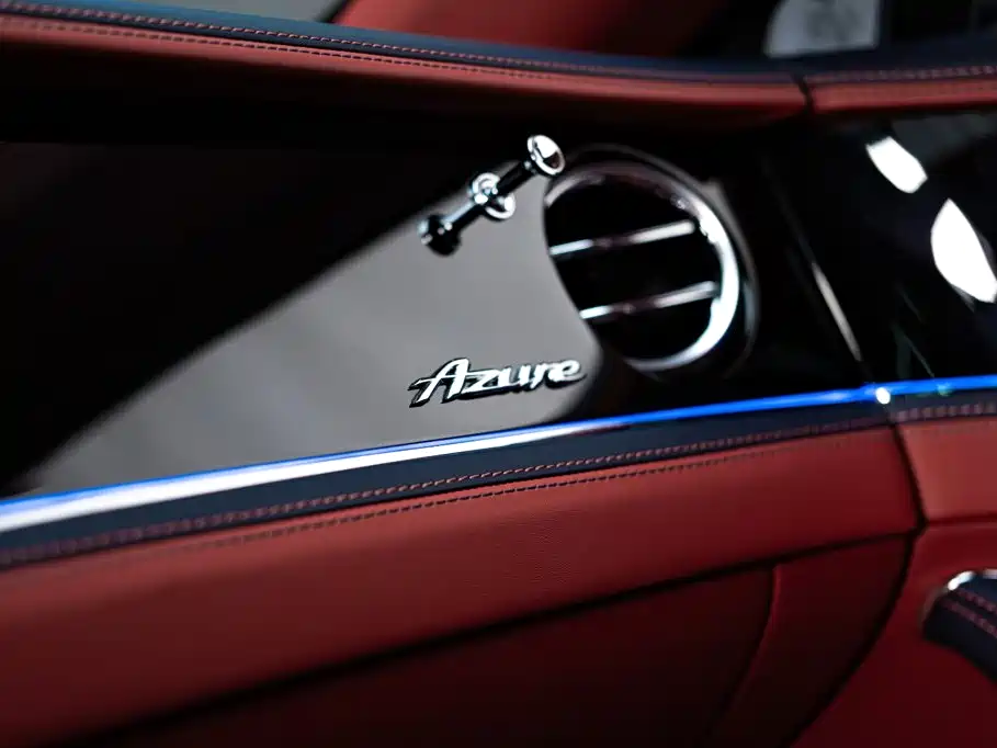 Bentley Flying Spur 2024 — фото 18