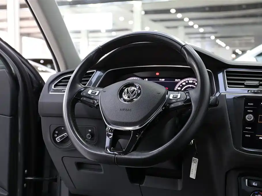 Volkswagen Tiguan 2019 — фото 11