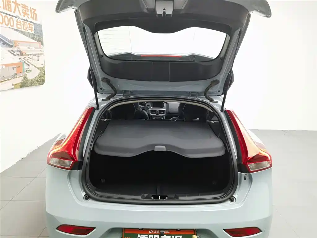 Volvo V40 2018 — фото 16