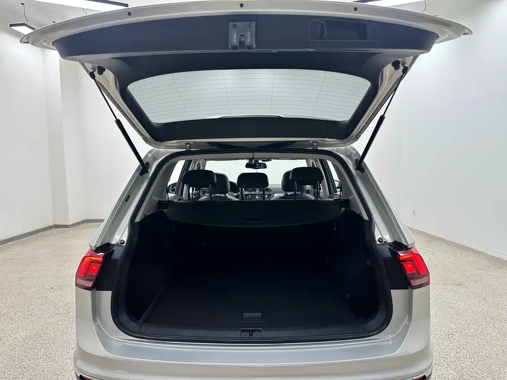 Volkswagen Tiguan L 2018 — фото 27