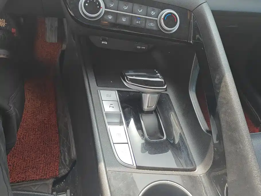Hyundai Elantra 2023 — фото 16