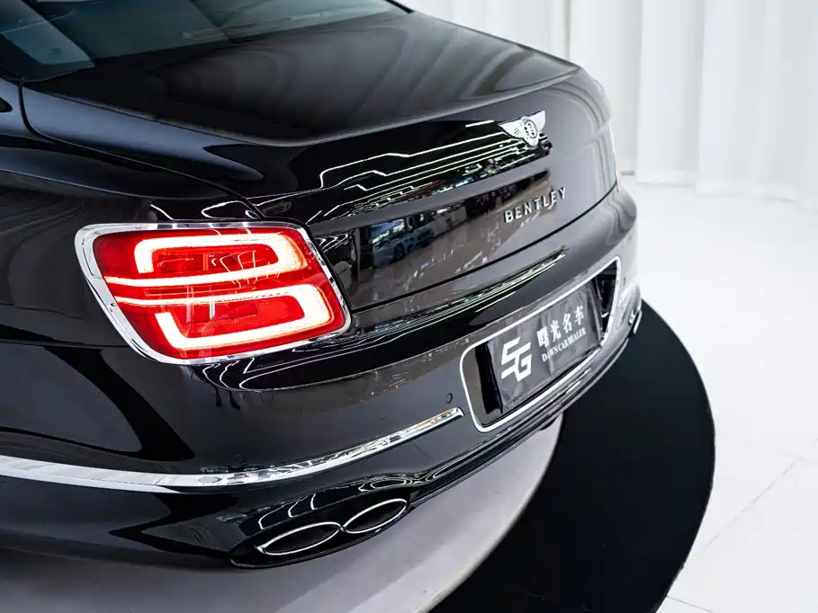 Bentley Flying Spur 2024 — фото 23
