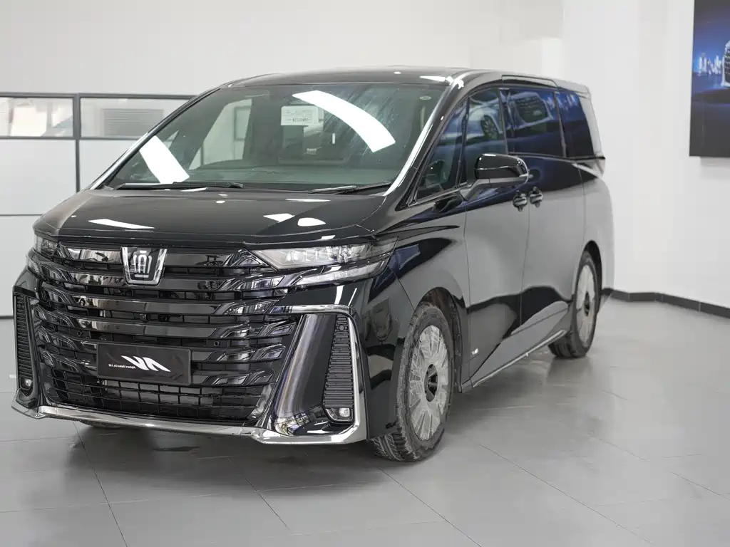 Toyota Vellfire — фото 1