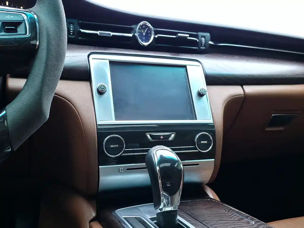 Maserati Quattroporte 2015 — фото 25