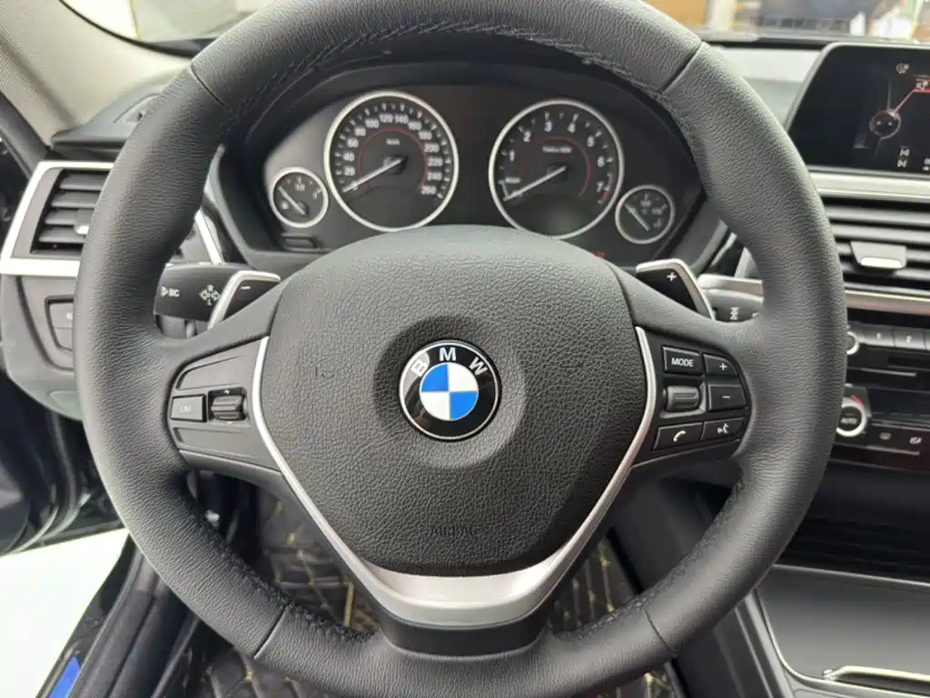BMW 3 Series 2017 — фото 20