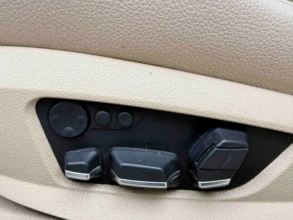 BMW 7 Series 2012 — фото 11