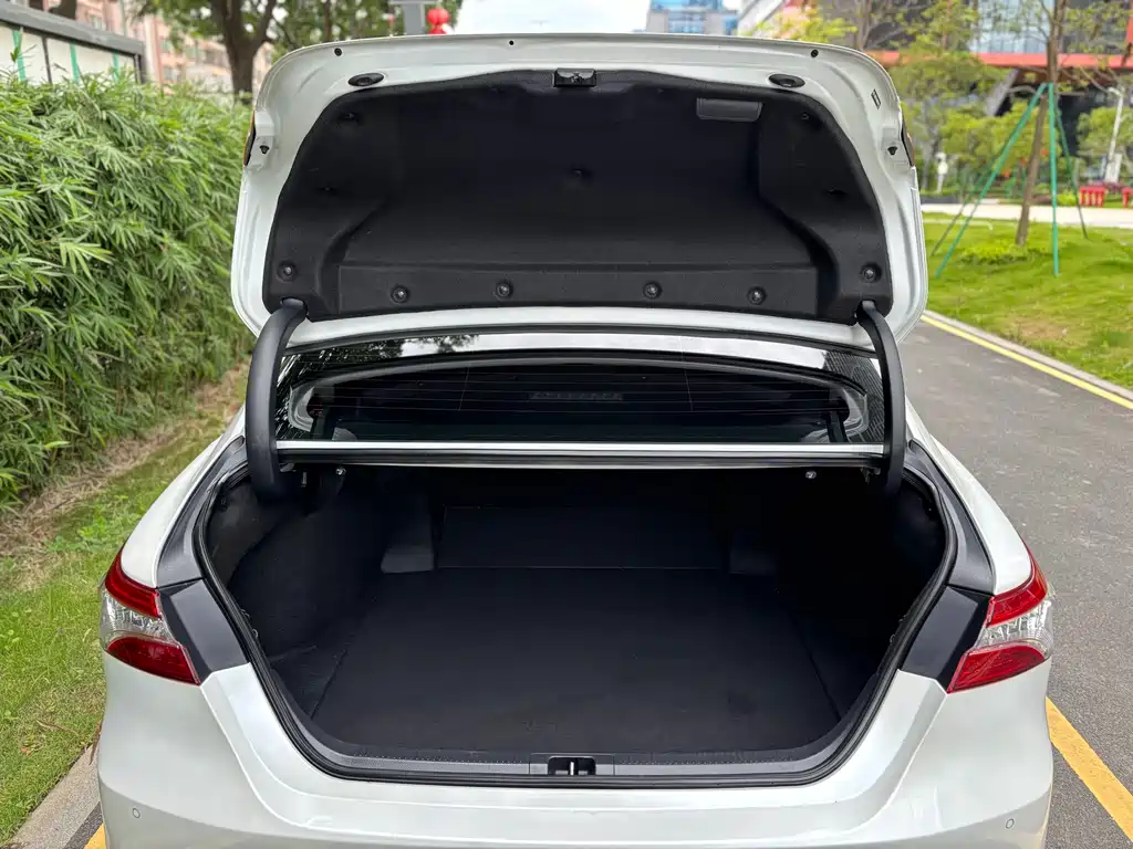 Toyota Camry 2022 — фото 28