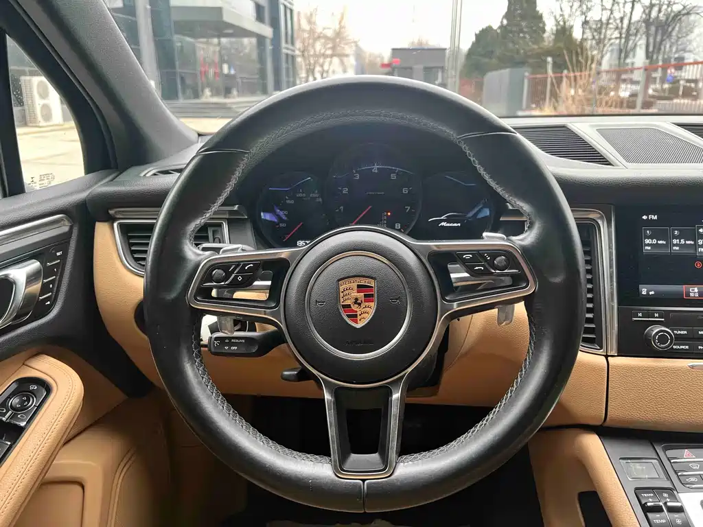 Porsche Macan 2016 — фото 13