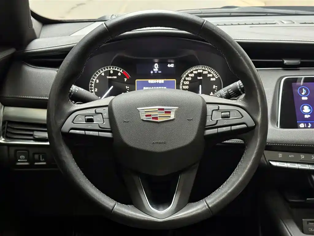 Cadillac XT4 2019 — фото 12