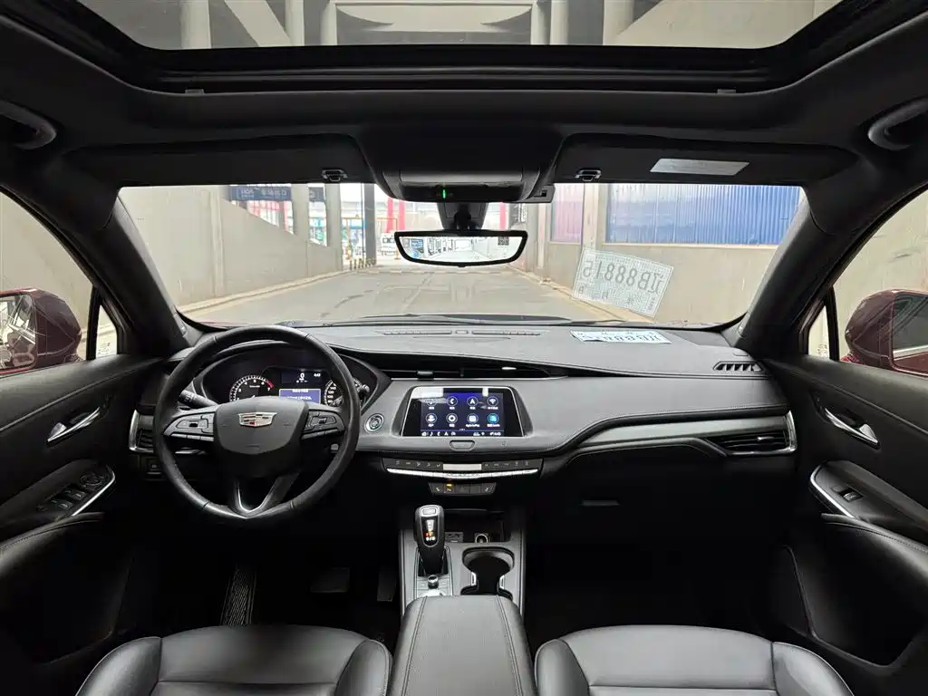 Cadillac XT4 2019 — фото 11