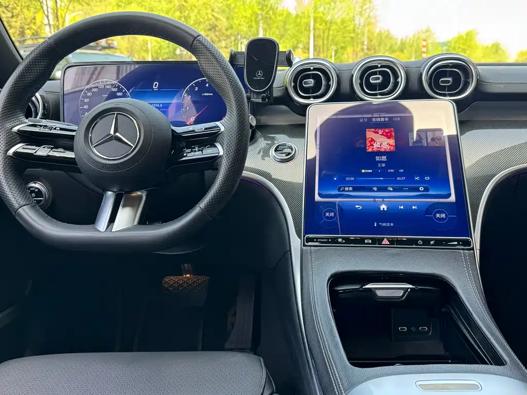 Mercedes-Benz C-Class 2024 — фото 13