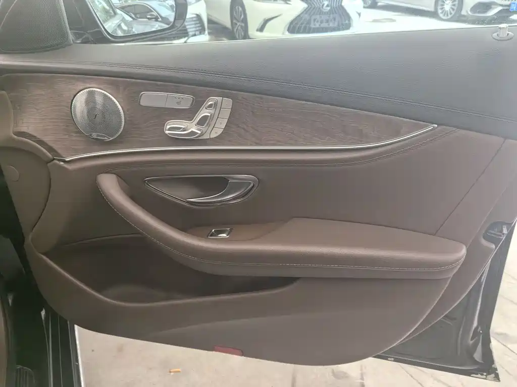 Mercedes-Benz E-Class 2019 — фото 19
