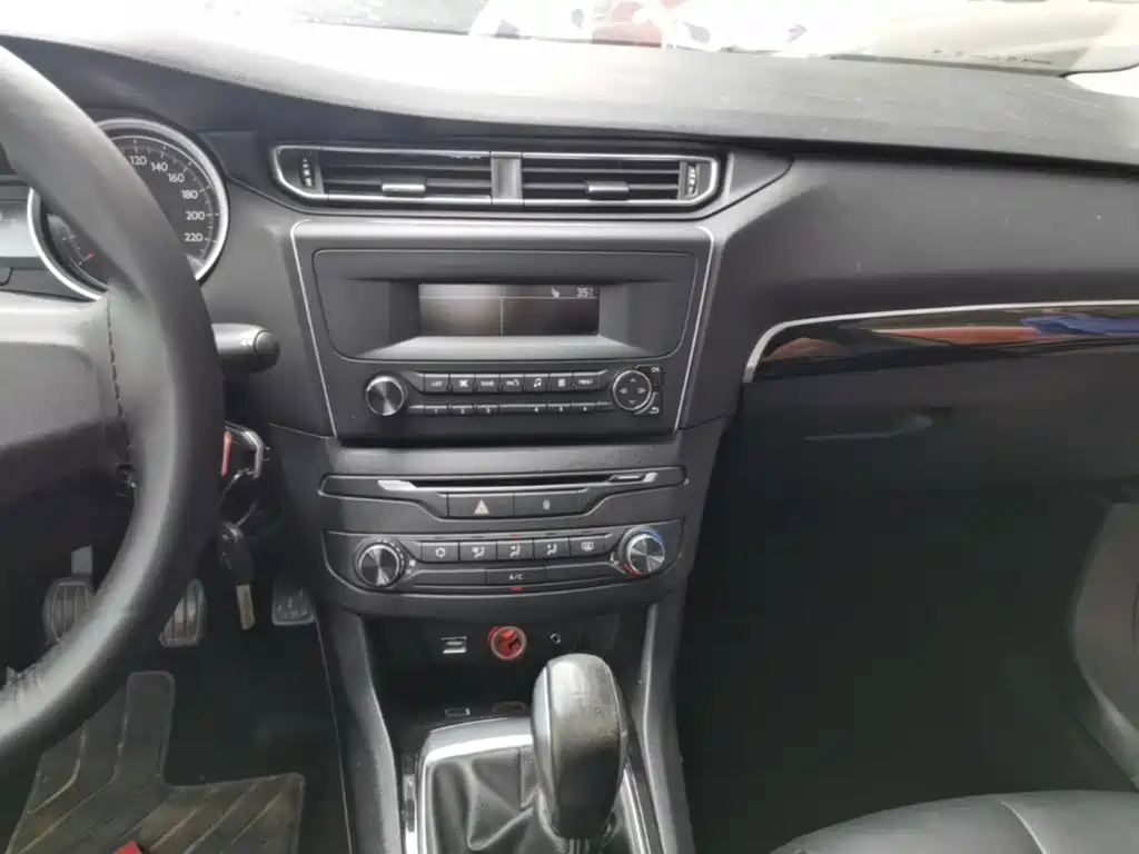 Peugeot 408 2015 — фото 13