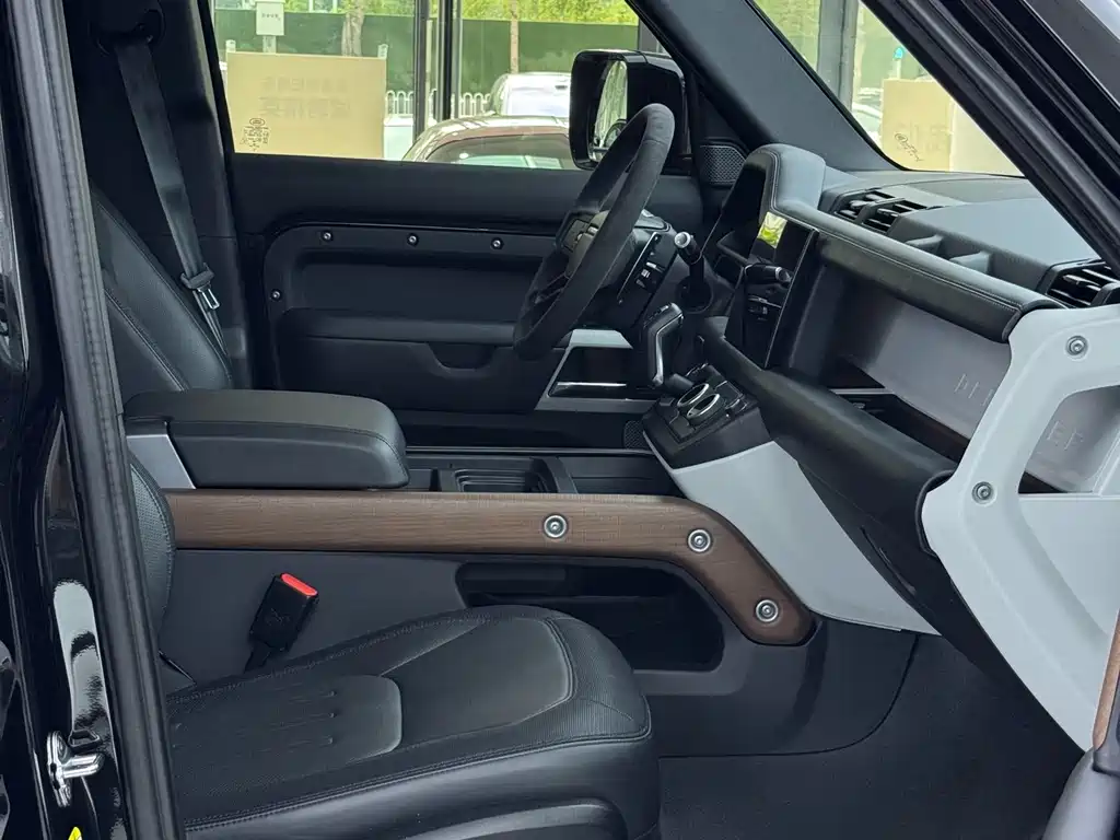 Land Rover Defender 2022 — фото 15