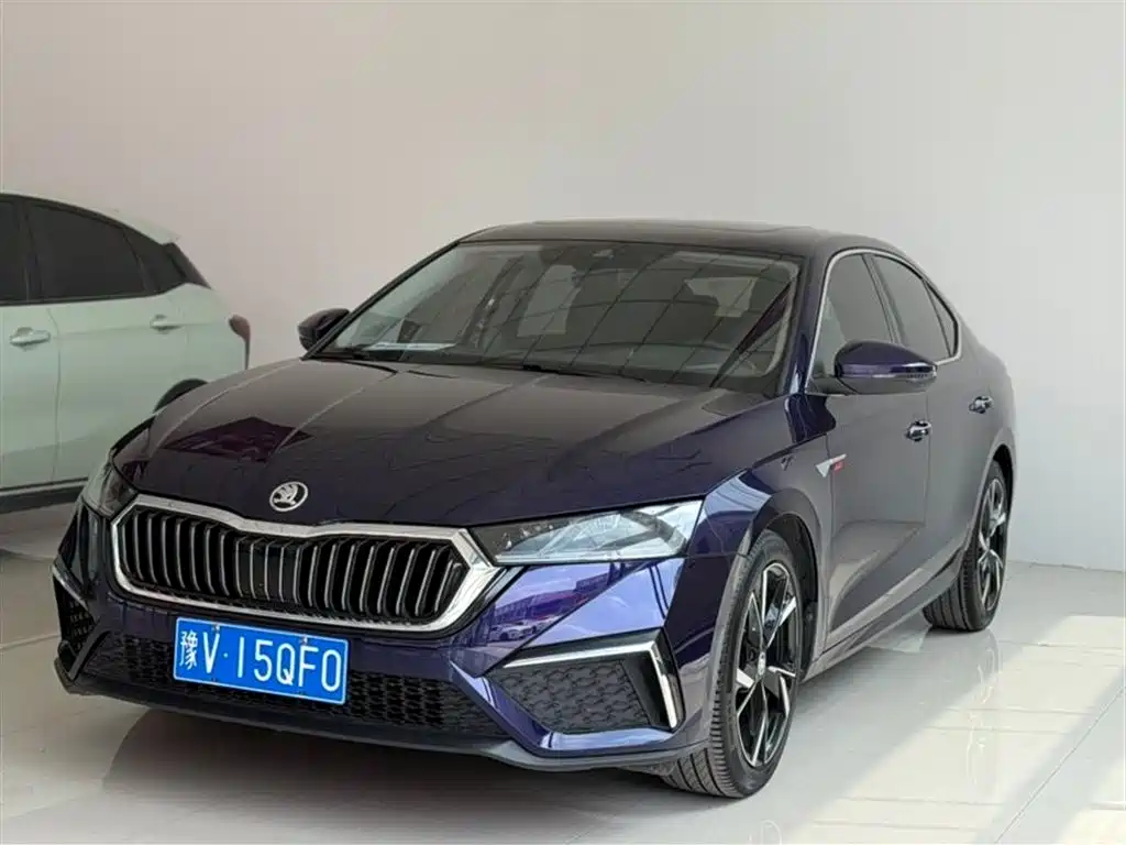 Skoda Octavia 2023 — фото 1