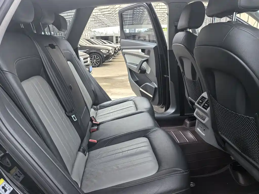 Audi Q5L 2018 — фото 18