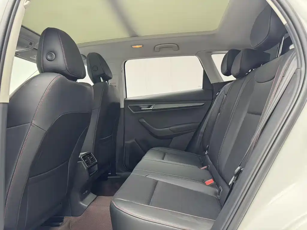 Skoda Karoq 2023 — фото 7