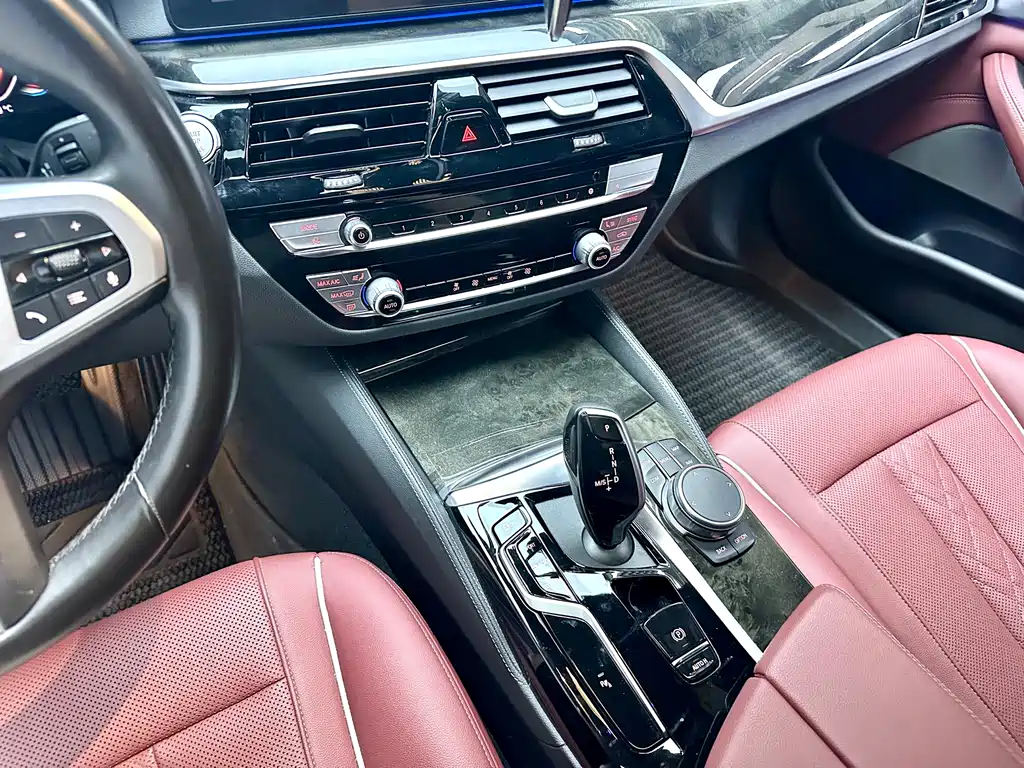 BMW 5 Series 2021 — фото 19