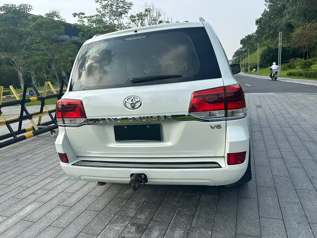 Toyota Land Cruiser 2016 — фото 16