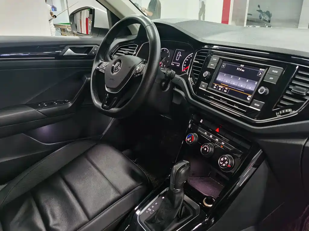 Volkswagen T-Roc 2019
