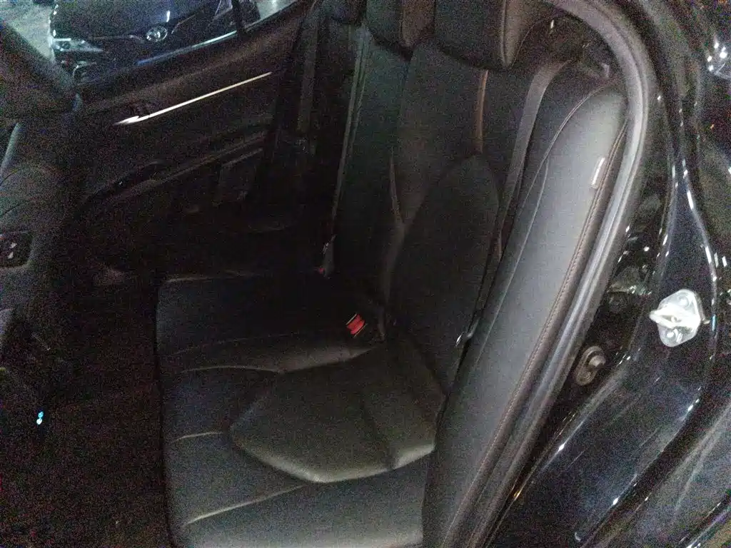 Toyota Camry 2023 — фото 17