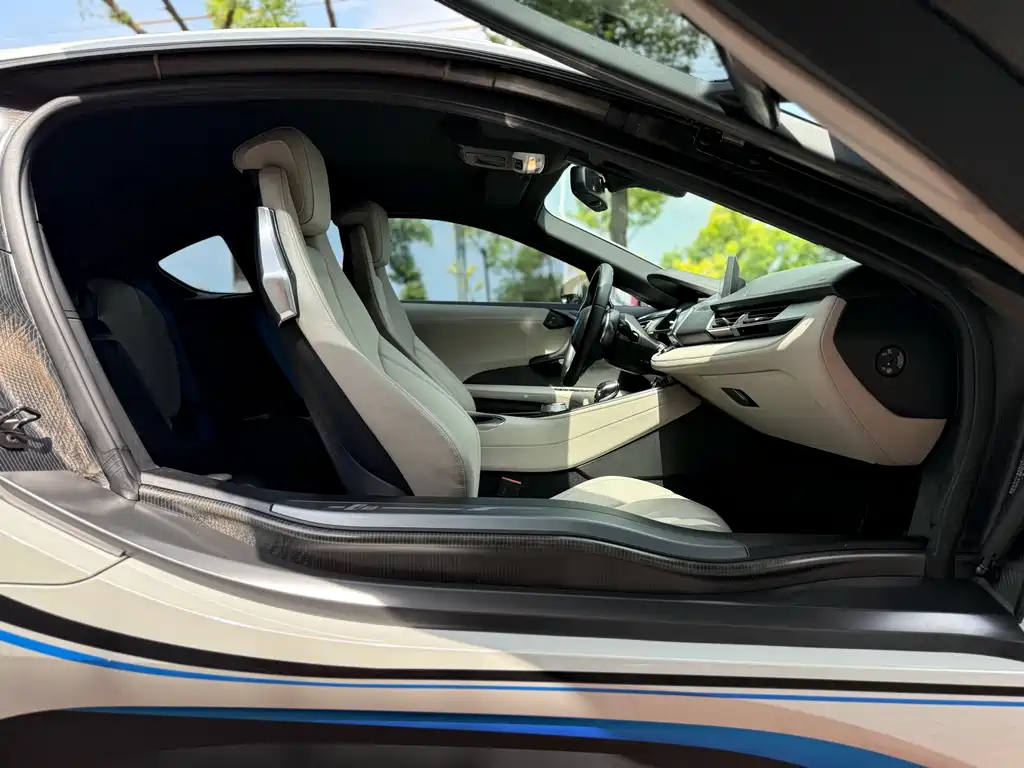 BMW i8 2016 — фото 24