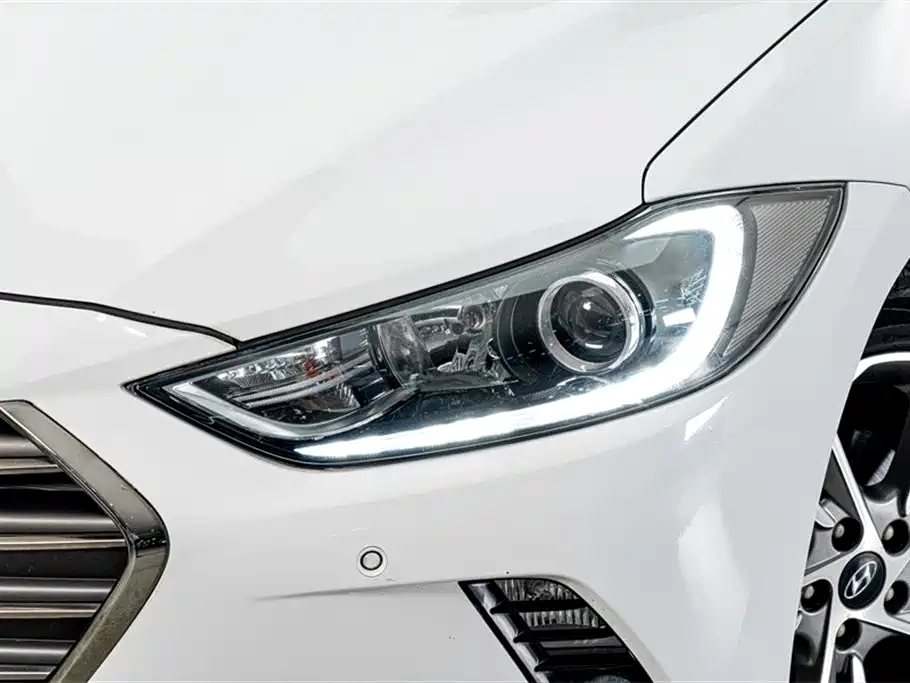 Hyundai Elantra 2018 — фото 4