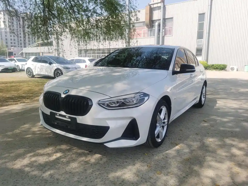 BMW 1 Series 2021 — фото 1